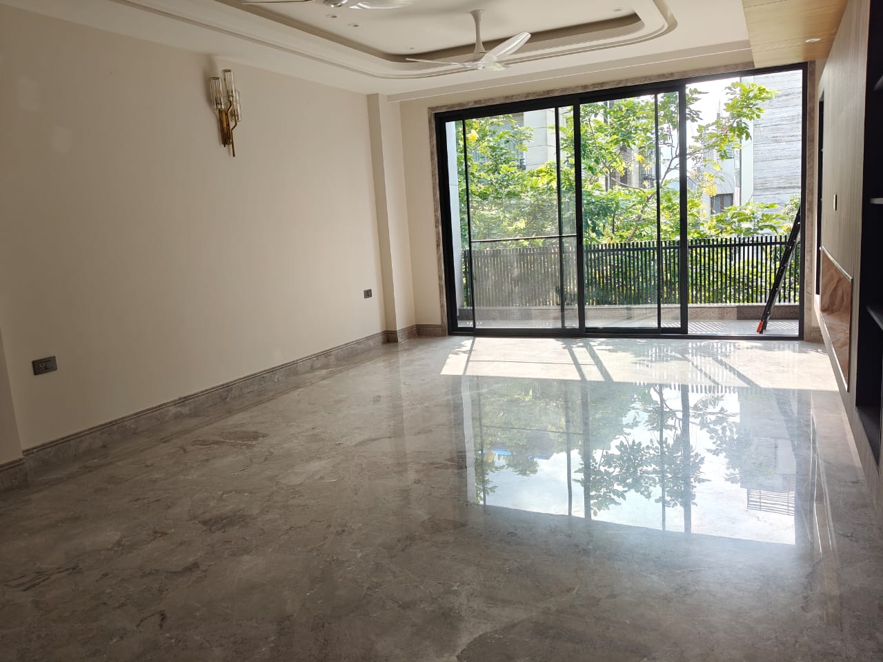BUILDER FLOORS IN SOUTH DELHI, BRICKZ REALTY. BEST BUILDER OF FLOORS IN SOUTH DELHI. BUILDER FLOORS